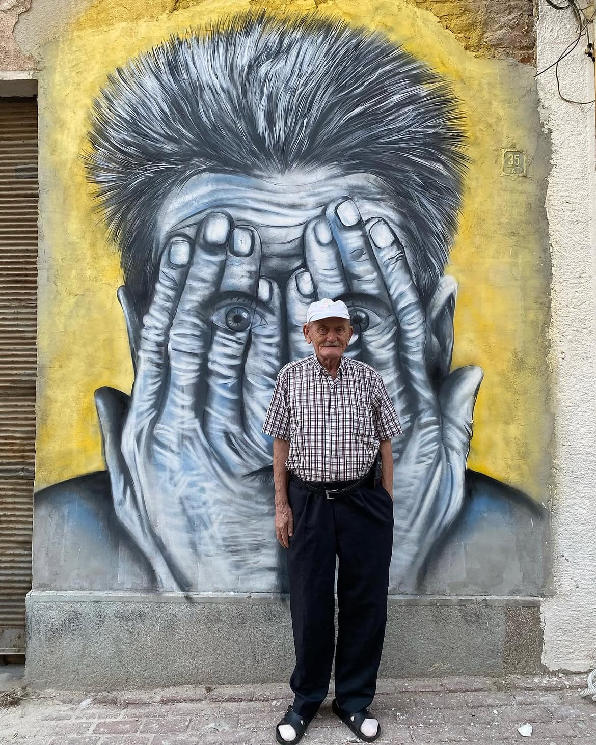 Görmemezlik — ihtiyar figürü detayı